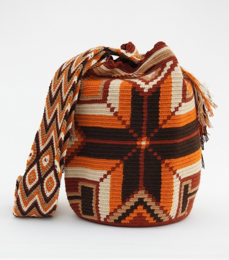 Wayuu Mochila 17 by Wayuu Artisans in Colombia