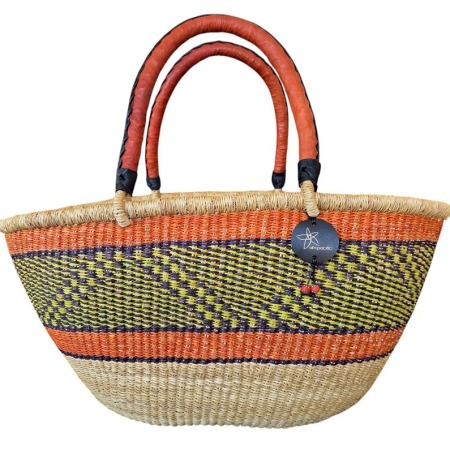 The Bolga Oval Shopper Basket has a double handle which makes it open and accessible. Great family basket for markets or beach/swimming.