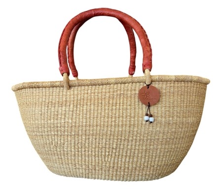 The Bolga Oval Shopper Basket has a double handle which makes it open and accessible. Great family basket for markets or beach/swimming.