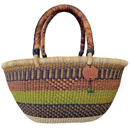 The Bolga Oval Shopper Basket has a double handle which makes it open and accessible. Great family basket for markets or beach/swimming.