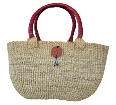 The Bolga Classic Oval Shopper Basket has a double handle which makes it open and accessible. Great family basket for markets or beach/swimming.