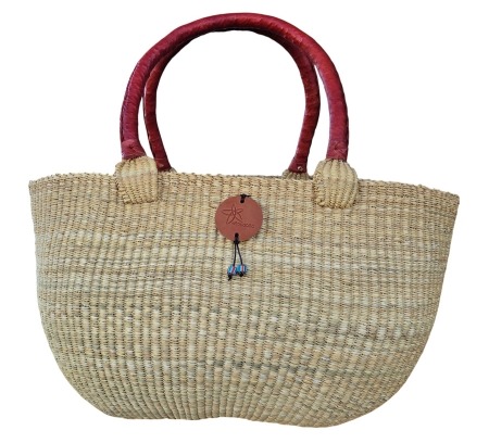 The Bolga Classic Oval Shopper Basket has a double handle which makes it open and accessible. Great family basket for markets or beach/swimming.