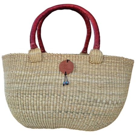 The Bolga Classic Oval Shopper Basket has a double handle which makes it open and accessible. Great family basket for markets or beach/swimming.