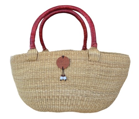 The Bolga Classic Oval Shopper Basket has a double handle which makes it open and accessible. Great family basket for markets or beach/swimming.