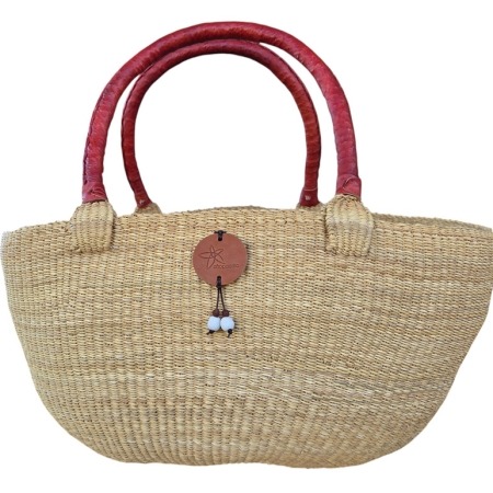 The Bolga Classic Oval Shopper Basket has a double handle which makes it open and accessible. Great family basket for markets or beach/swimming.