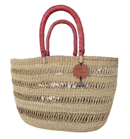 The Bolga Classic Oval Shopper Basket has a double handle which makes it open and accessible. Great family basket for markets or beach/swimming.