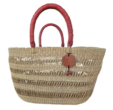 The Bolga Classic Oval Shopper Basket has a double handle which makes it open and accessible. Great family basket for markets or beach/swimming.