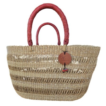 The Bolga Classic Oval Shopper Basket has a double handle which makes it open and accessible. Great family basket for markets or beach/swimming.